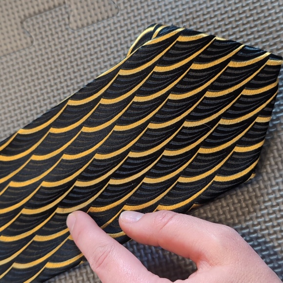 DeSantis Collection silk Tie - Picture 7 of 7